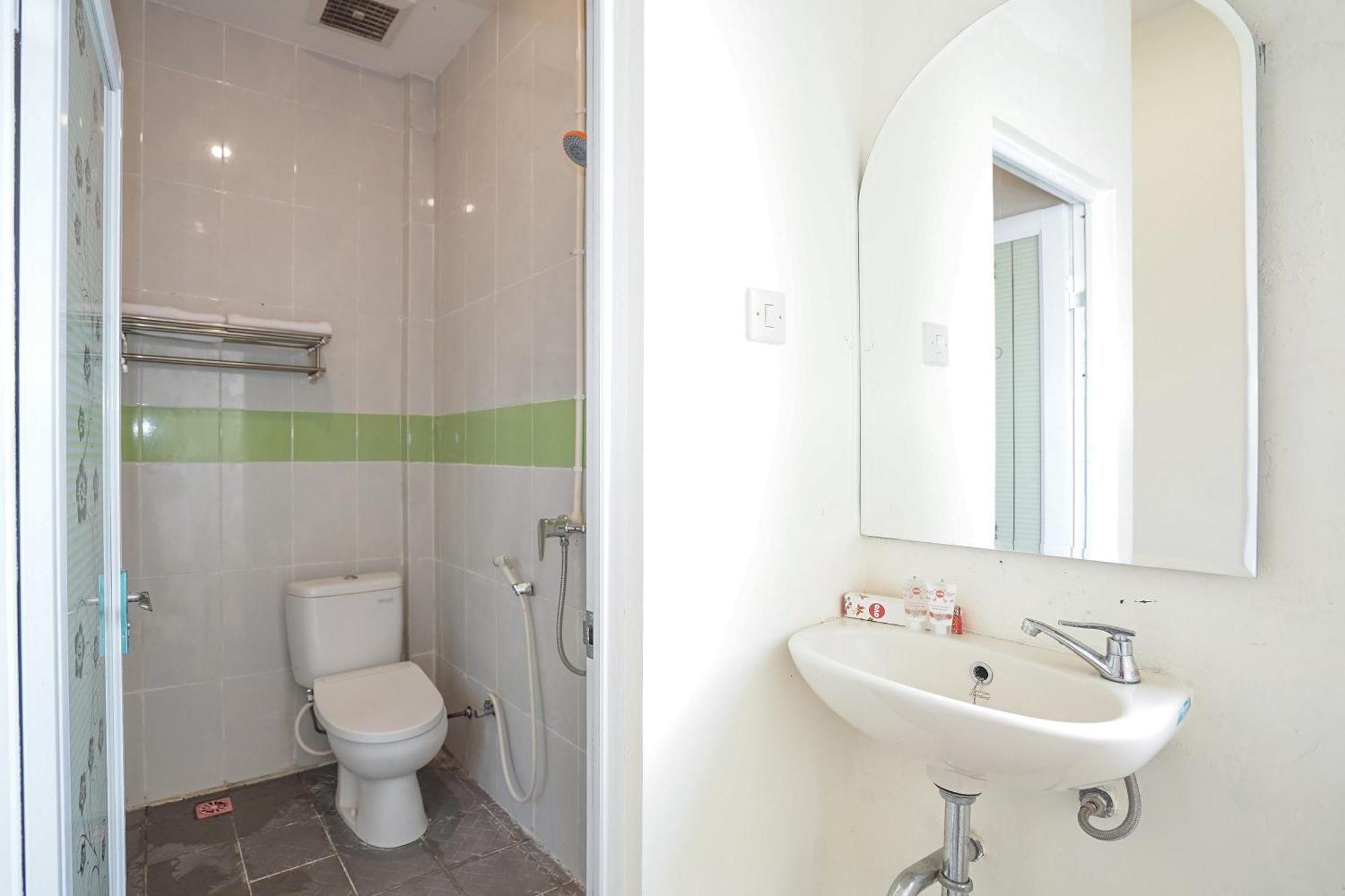 Hotel O Juanda Near Terminal International Juanda Brebek Екстериор снимка